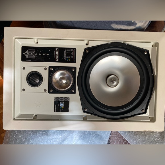 Sonance 8" 3-Way Weather
Resistant In-Wall Speakers D8001
2 Pair W/Flex Bars/4ps - Picture 2 of 8